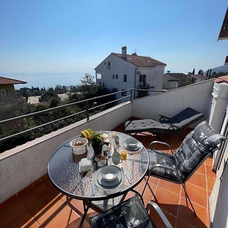Apartment Lady Daniela Mit Meerblick In Ловран Екстер'єр фото
