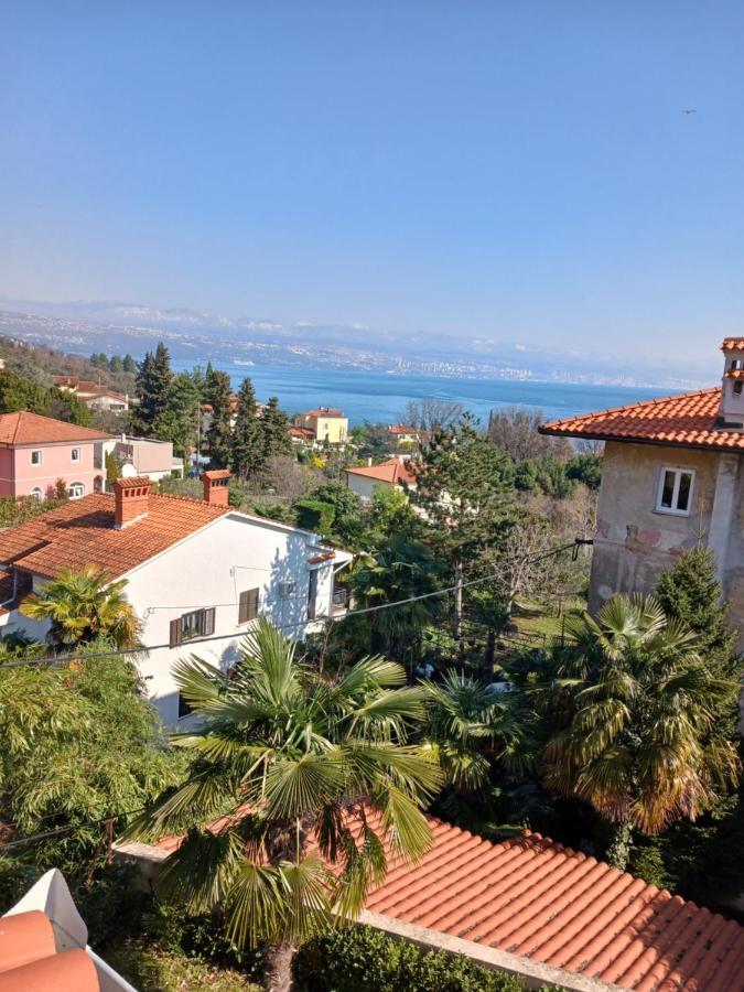 Apartment Lady Daniela Mit Meerblick In Ловран Екстер'єр фото