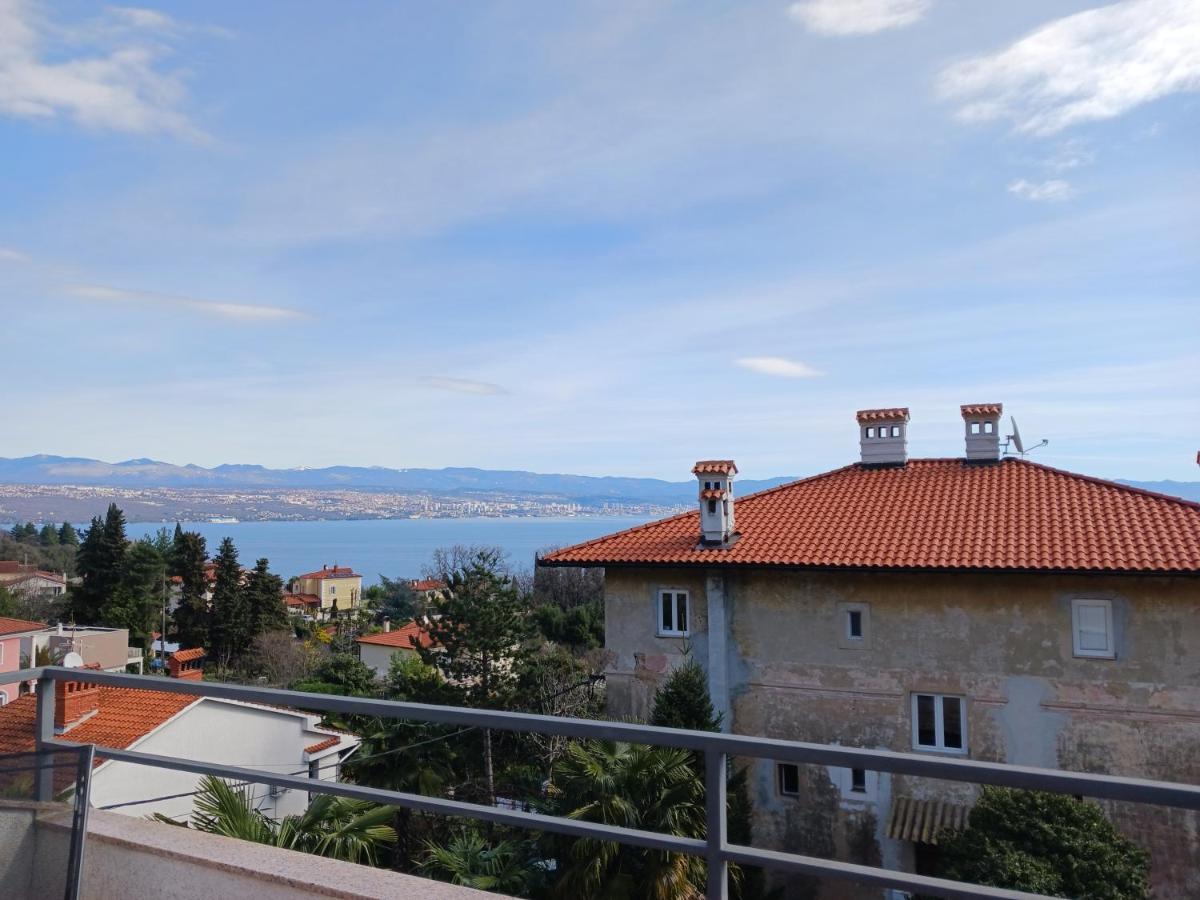 Apartment Lady Daniela Mit Meerblick In Ловран Екстер'єр фото